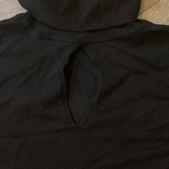 Lane Bryant lightweight short sleeve sweater with keyhole back - Picture 4 of 4